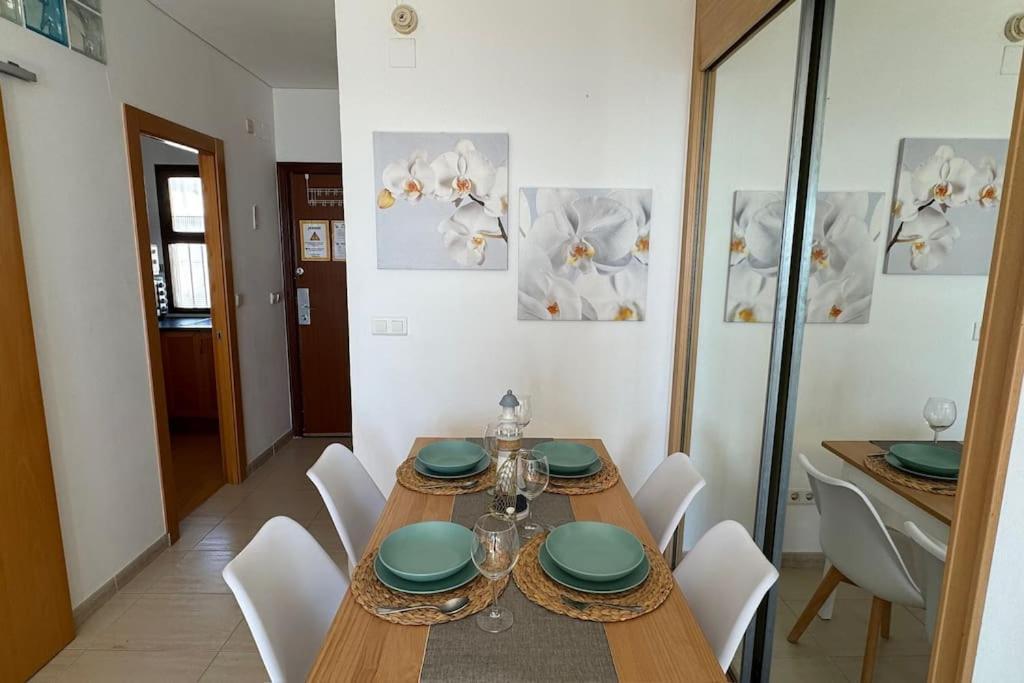 Apartamento A Pie De Playa Con Terraza Y Piscinas Apartment Benalmadena Exterior photo