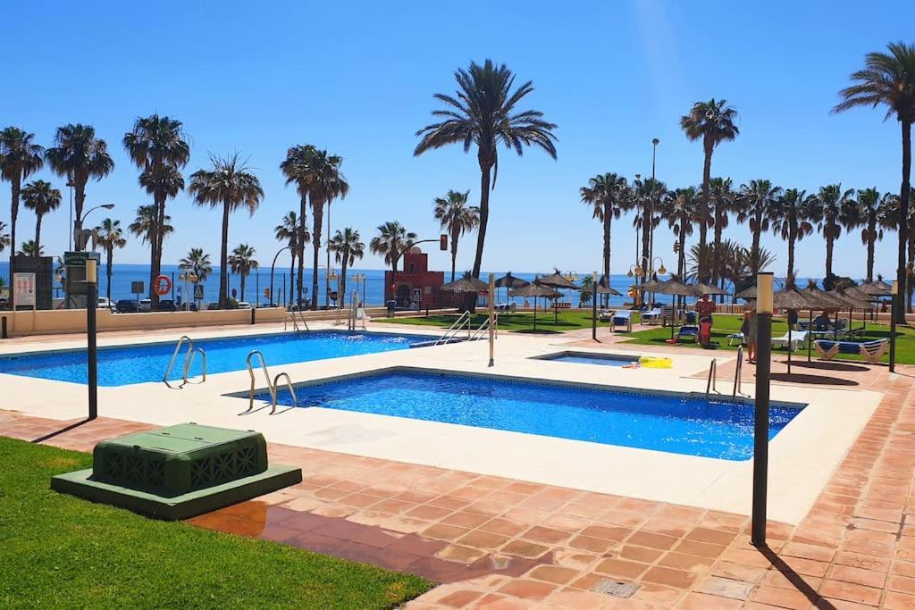 Apartamento A Pie De Playa Con Terraza Y Piscinas Apartment Benalmadena Exterior photo
